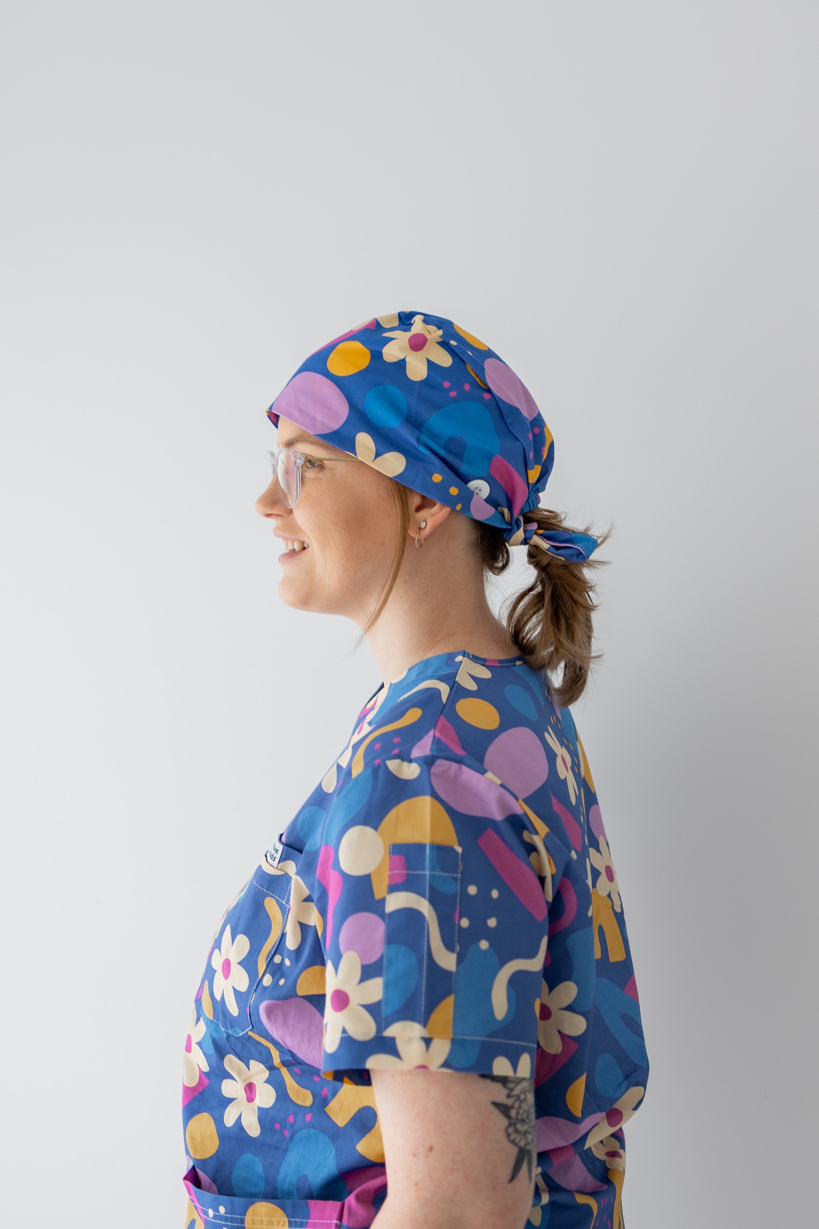 BRIGHT BLOOM SCRUB CAP