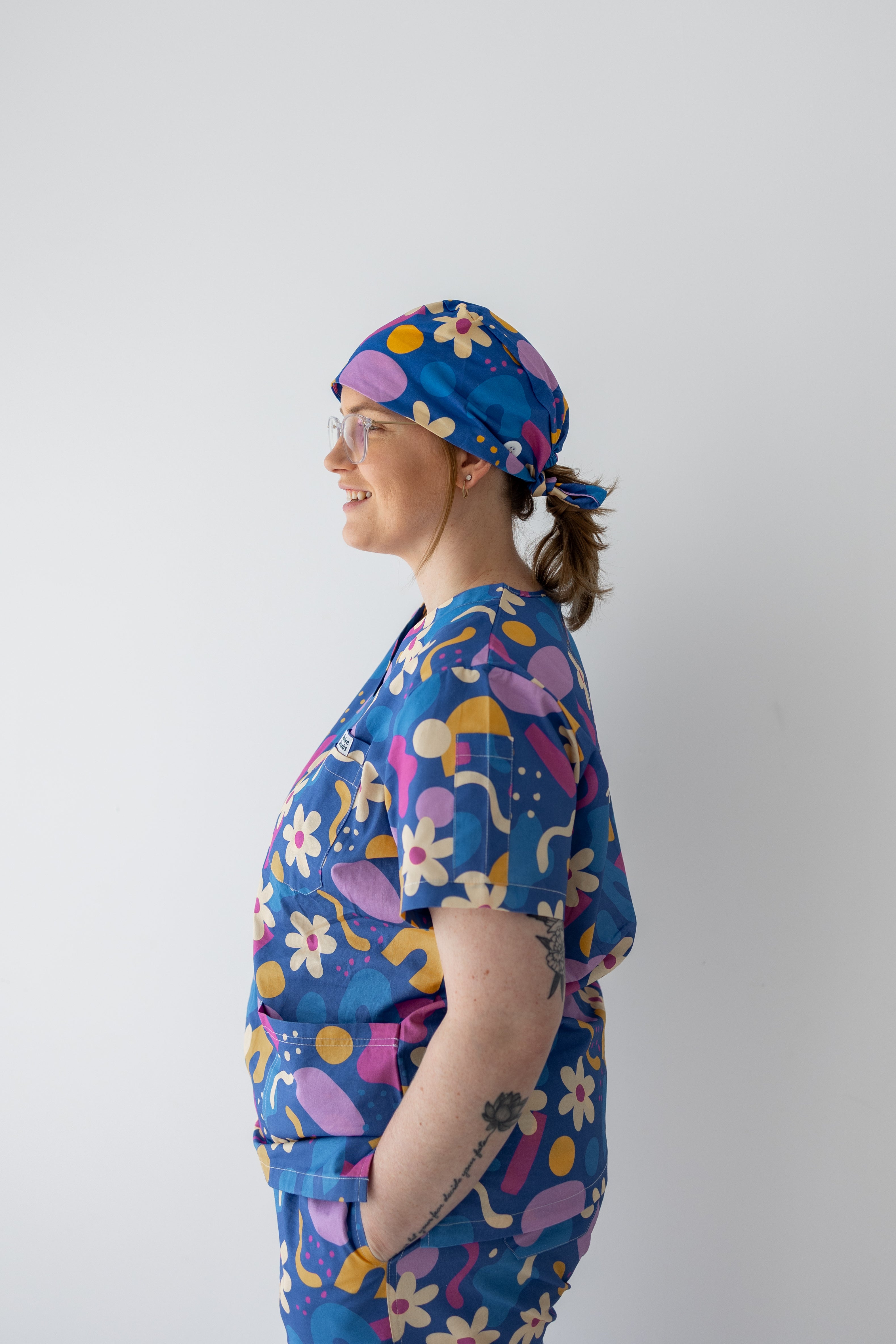 BRIGHT BLOOM SCRUB CAP