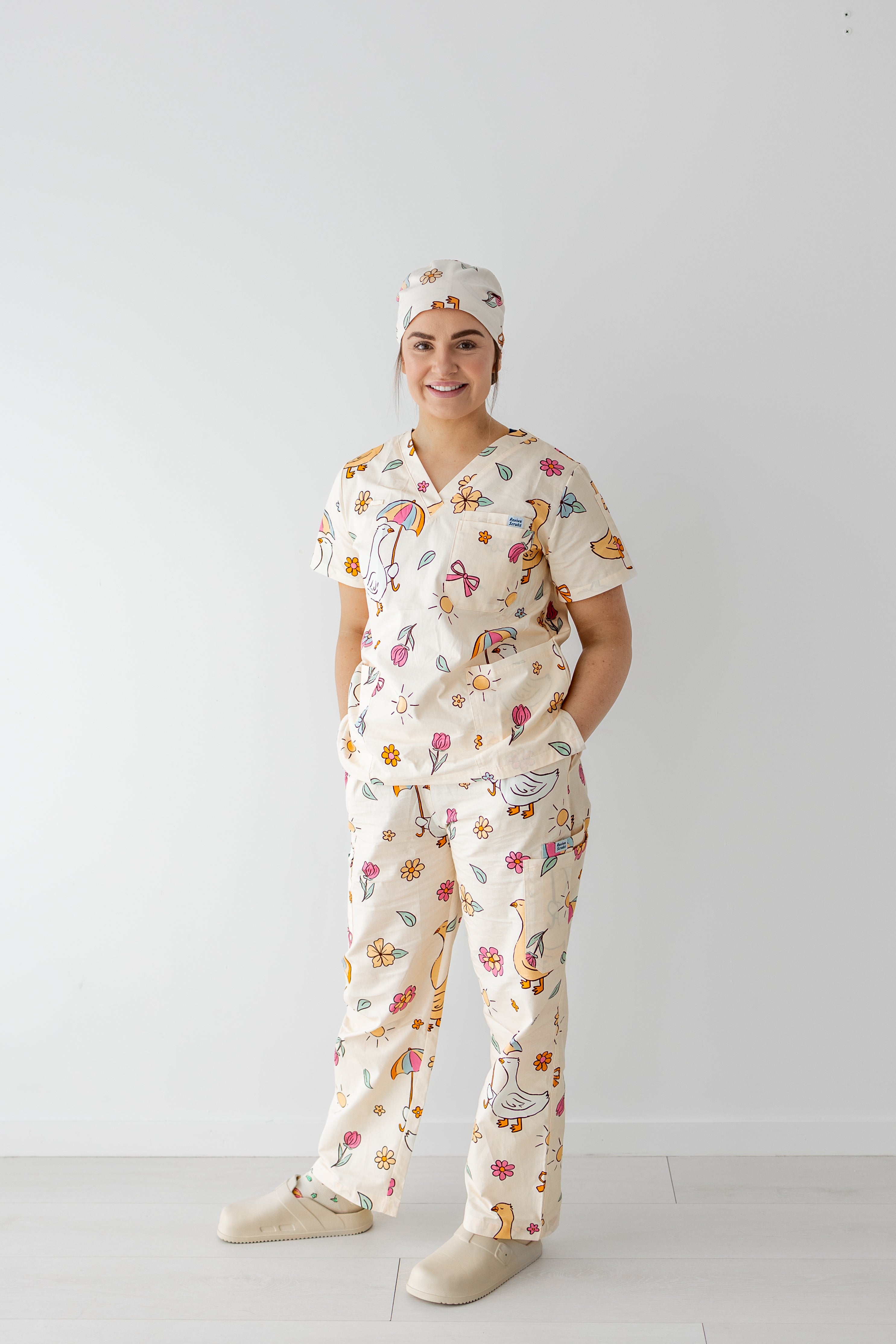 CHARMING GOOSE SCRUB CAP